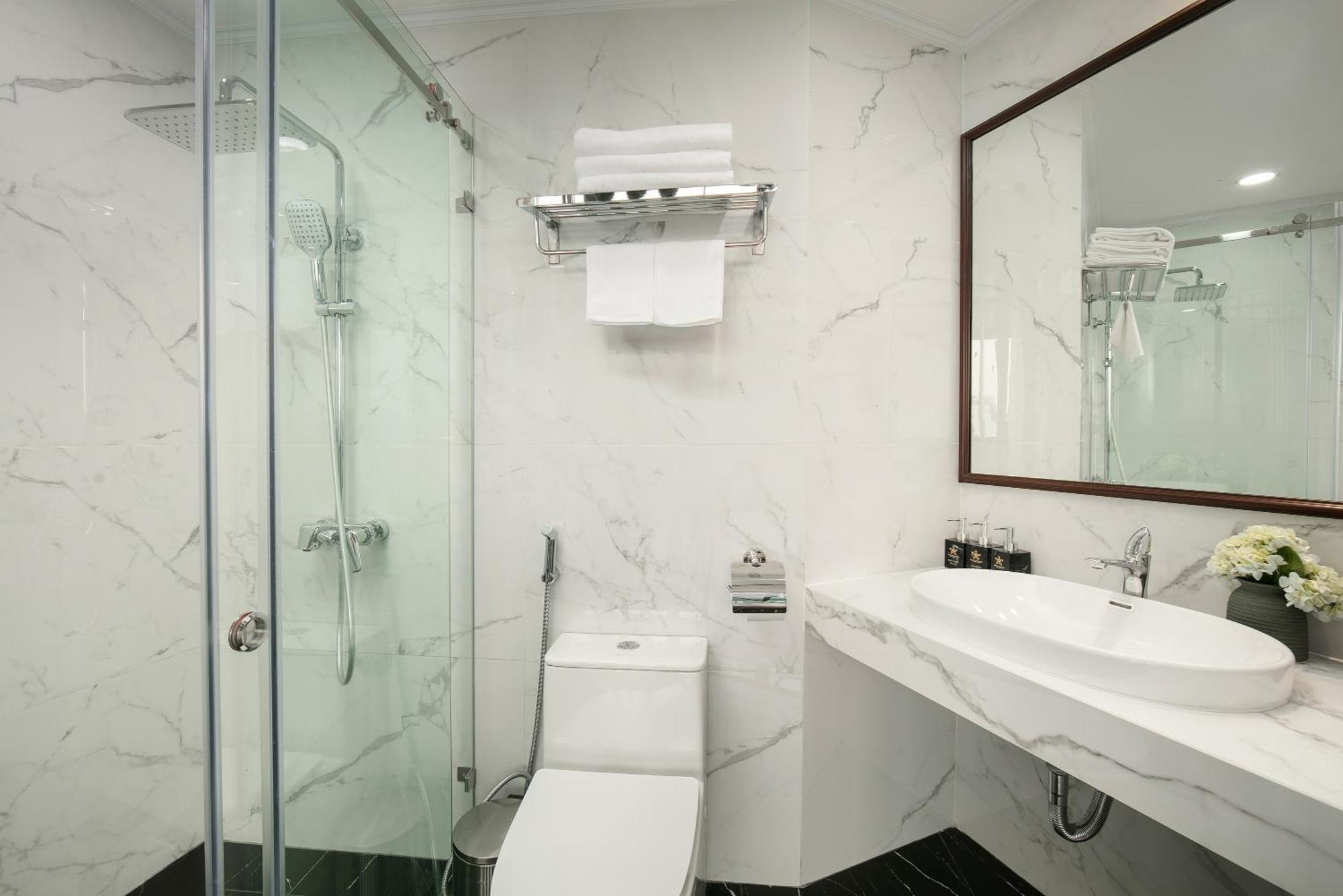 Hanoi Plaza Suite Hotel & Spa Exteriör bild