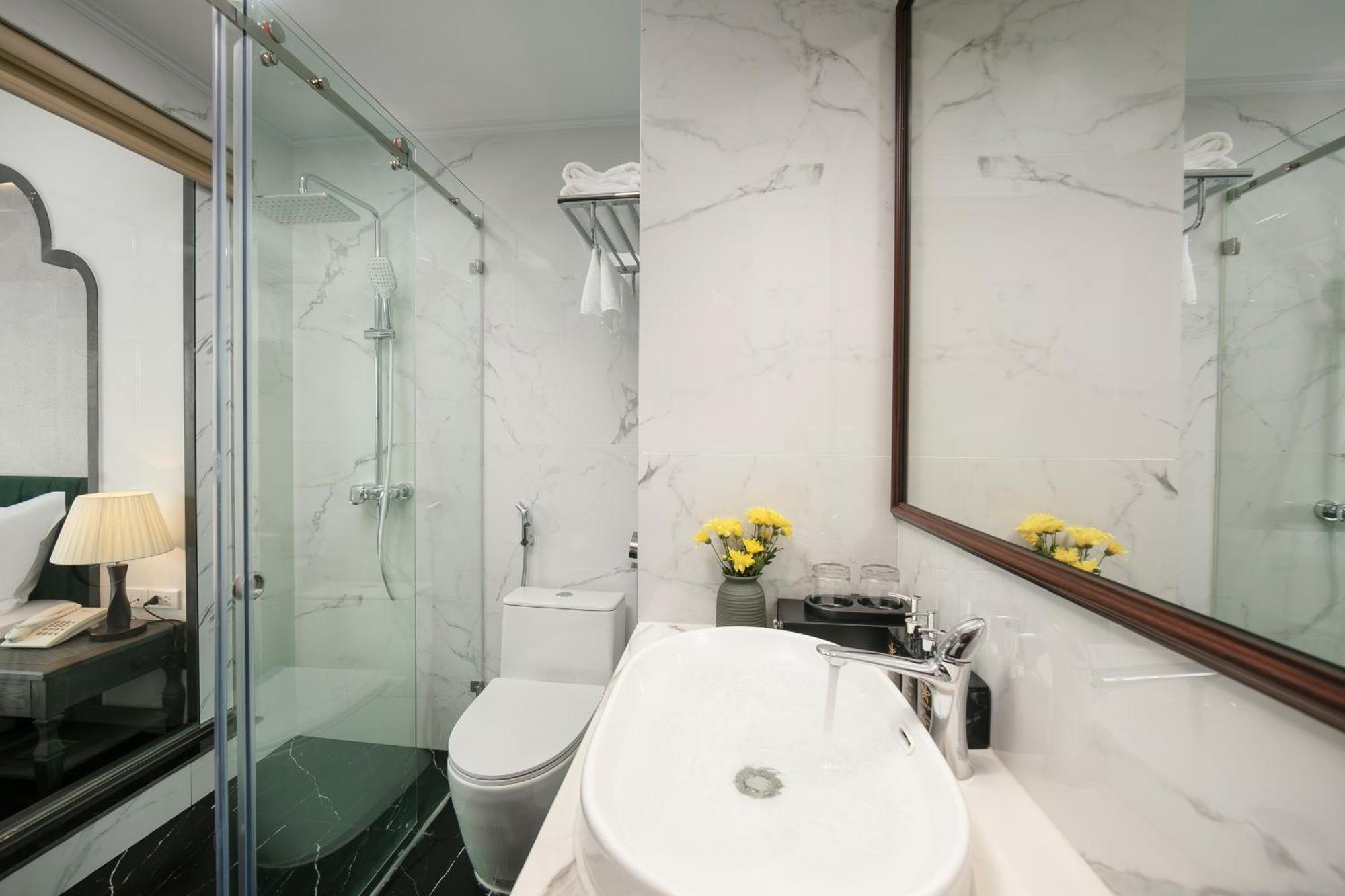 Hanoi Plaza Suite Hotel & Spa Exteriör bild